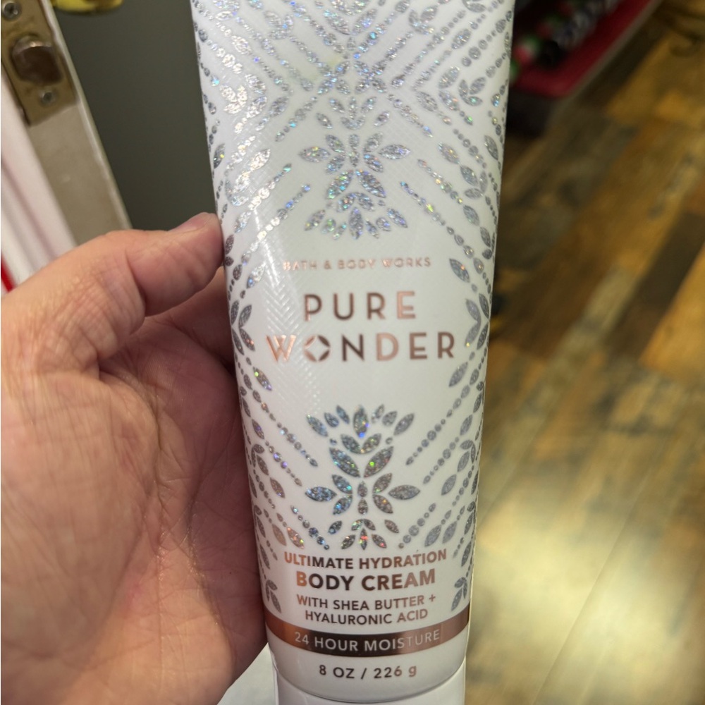 Bath & Body Works Pure Wonder Body Cream - White and Silver